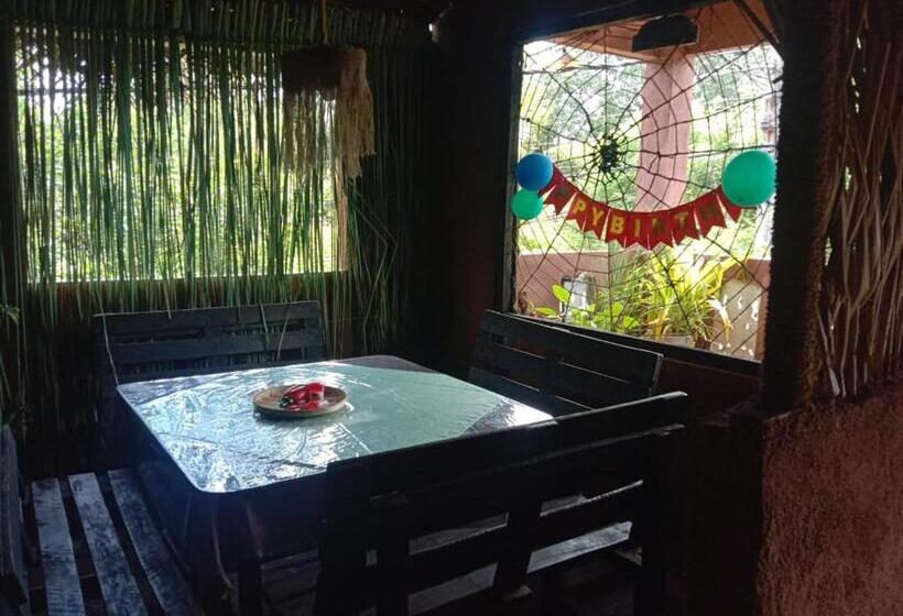 ホテル Lucky Holiday And Restaurant