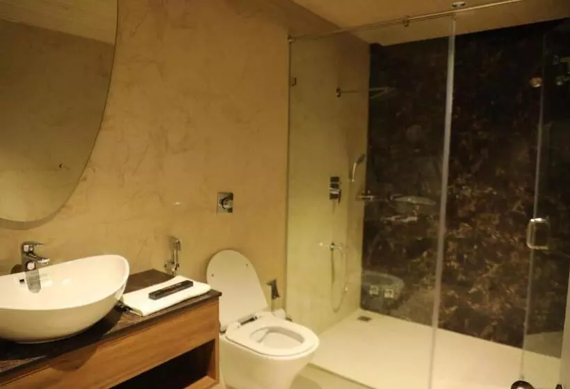 ホテル Saroja Suites