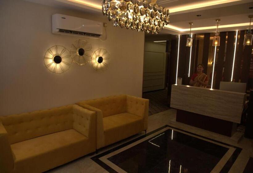 هتل Saroja Suites