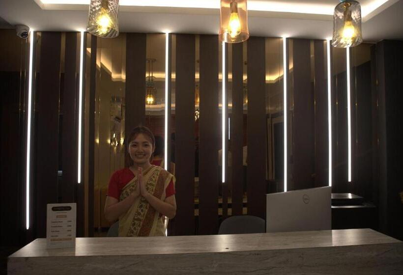 هتل Saroja Suites