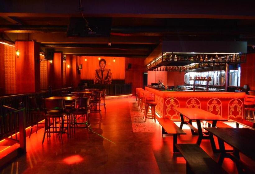 هتل Saroja Suites