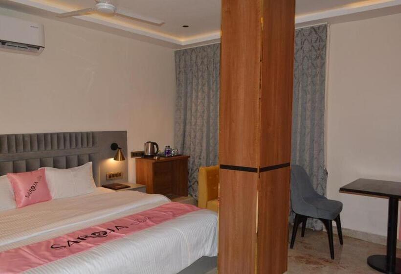 هتل Saroja Suites