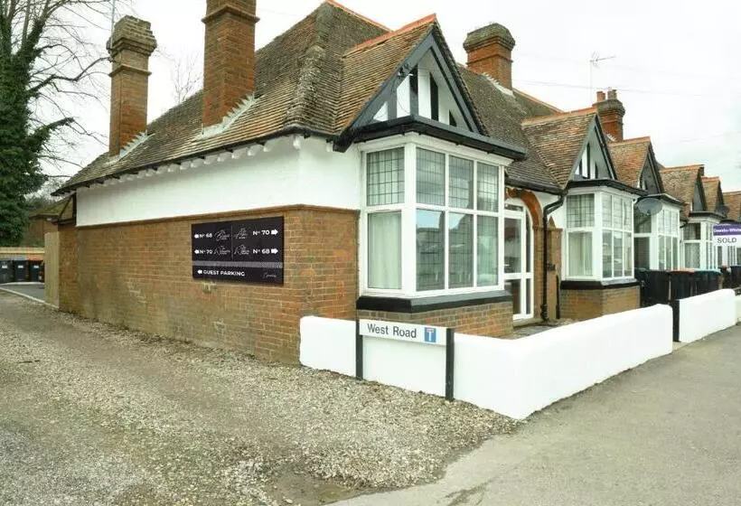 Hotelli The Almshouse Suites