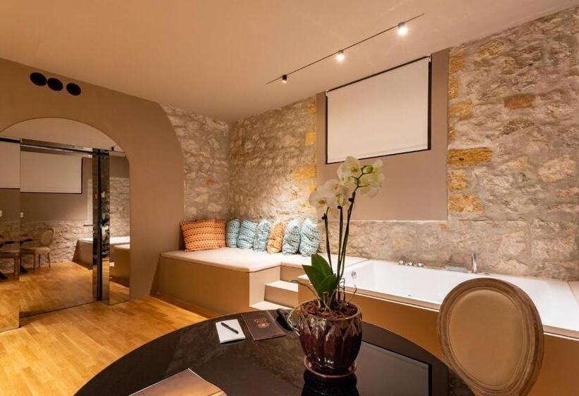 پانسیون Five Suite