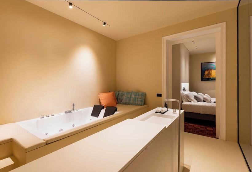 پانسیون Five Suite