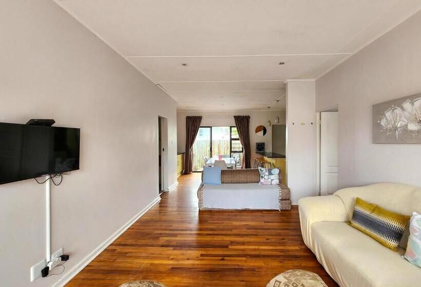 Pension Gonubie Guest Cottages