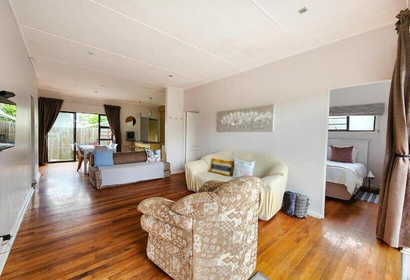 Pension Gonubie Guest Cottages