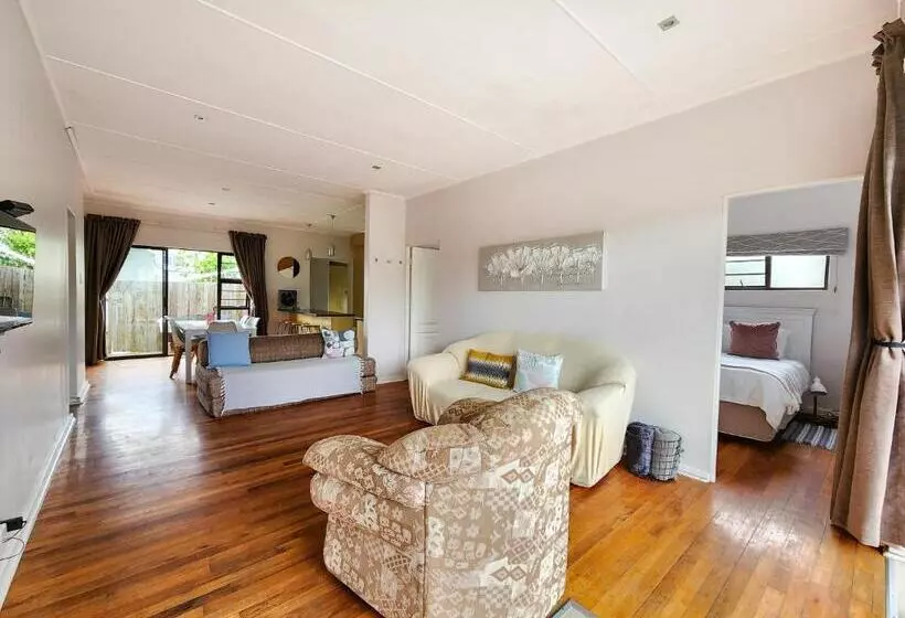 Majatalo Gonubie Guest Cottages