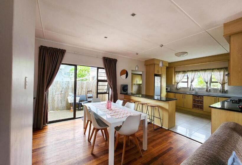 Pension Gonubie Guest Cottages