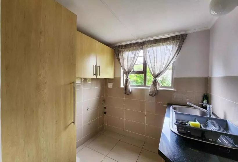 Majatalo Gonubie Guest Cottages