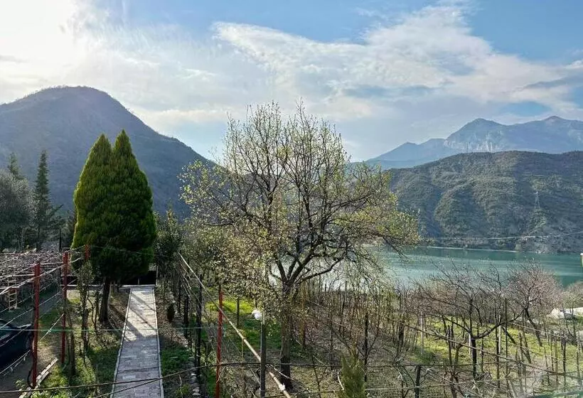 ペンション Lakeview Escape Koman