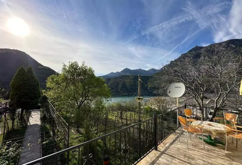 ペンション Lakeview Escape Koman