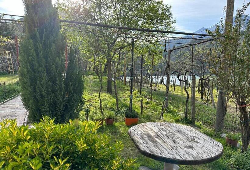 Pensão Lakeview Escape Koman