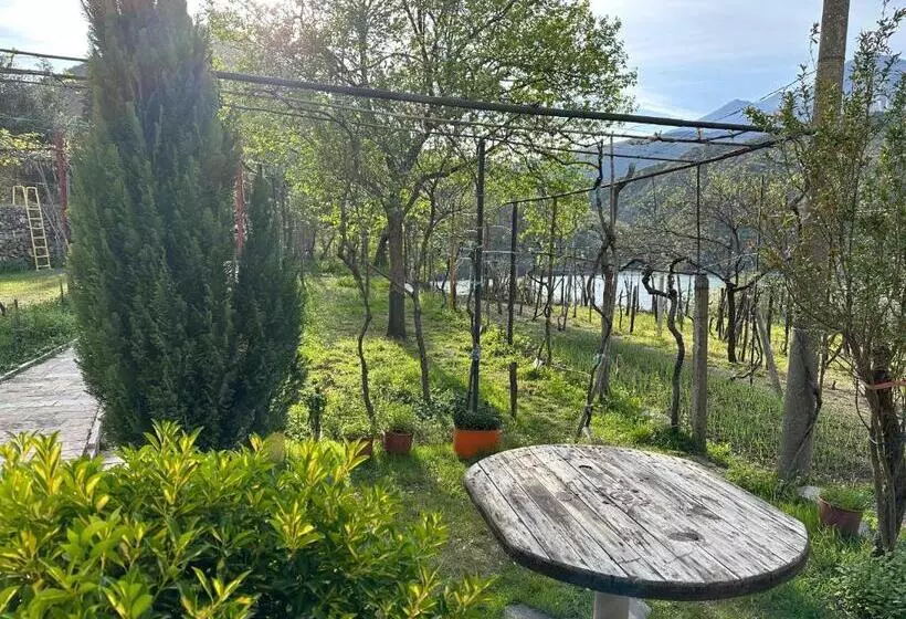 ペンション Lakeview Escape Koman