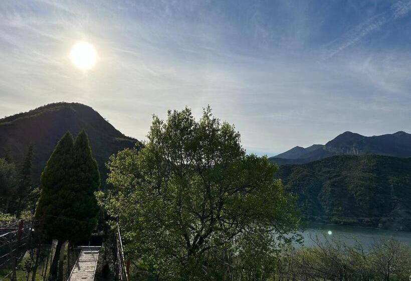 Pensão Lakeview Escape Koman