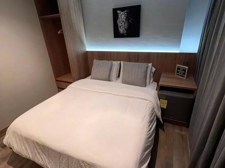 هتل Aerosuites