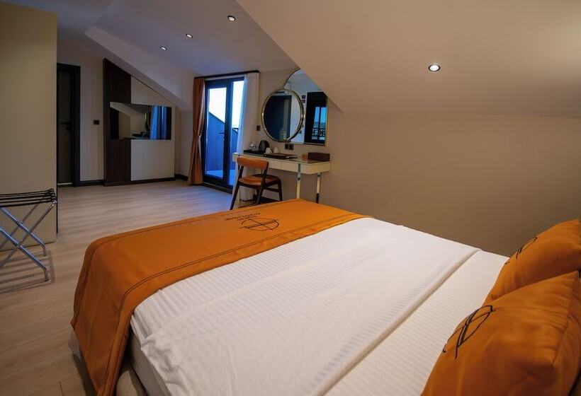 Hotel Elysian Airport