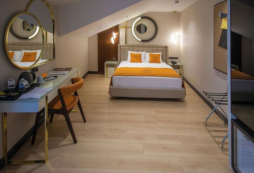 Hotel Elysian Airport