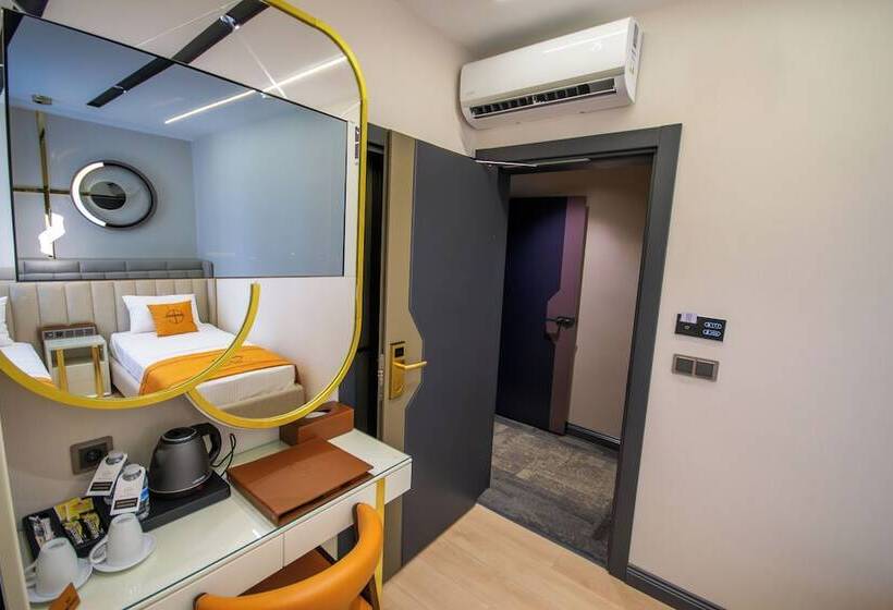 Hotel Elysian Airport