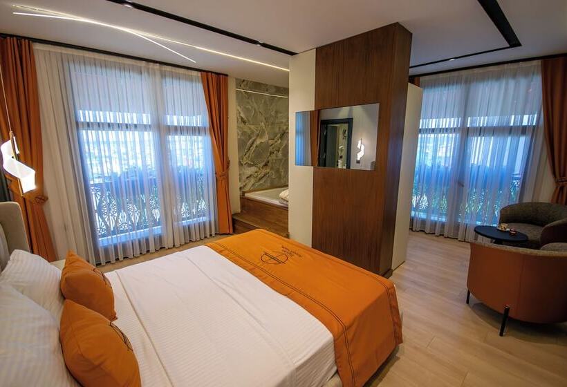 Hotel Elysian Airport