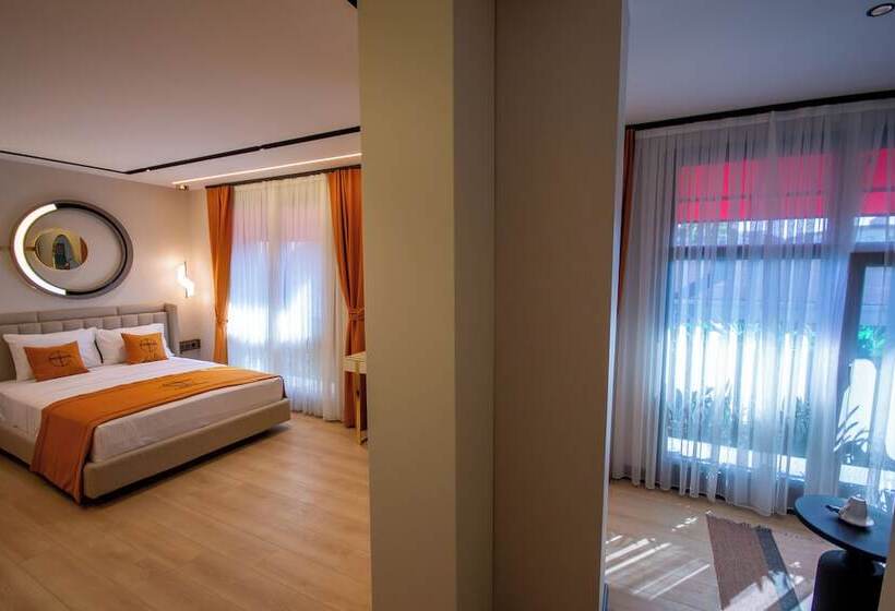 Hotel Elysian Airport