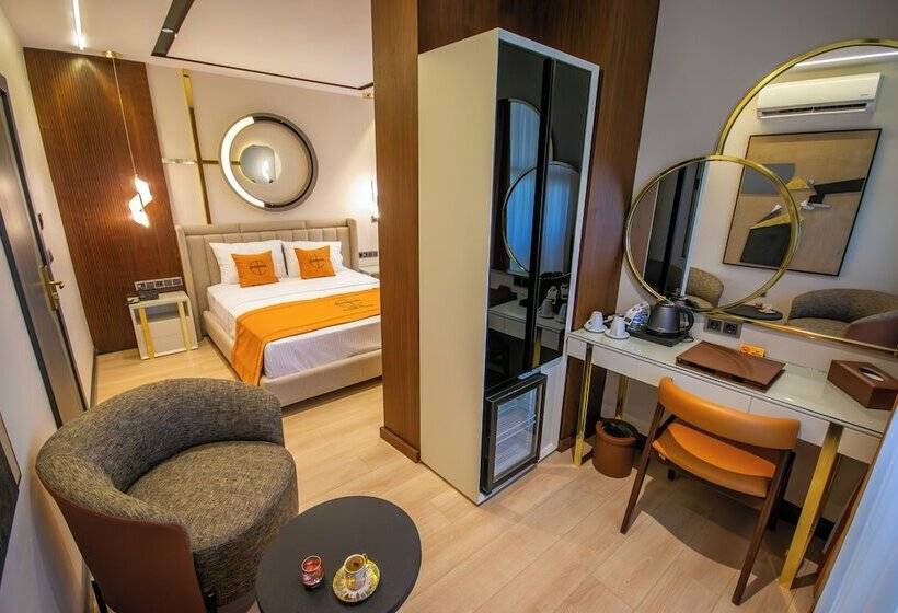 Hotel Elysian Airport