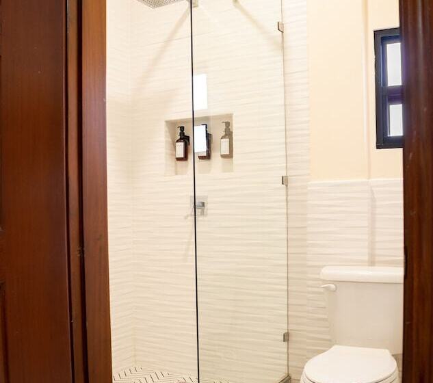 فندق The West House Boutique