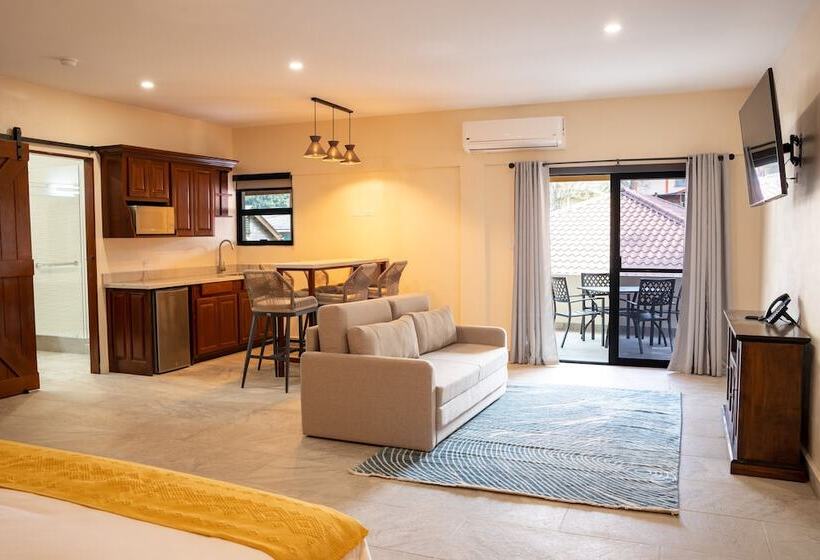 فندق The West House Boutique