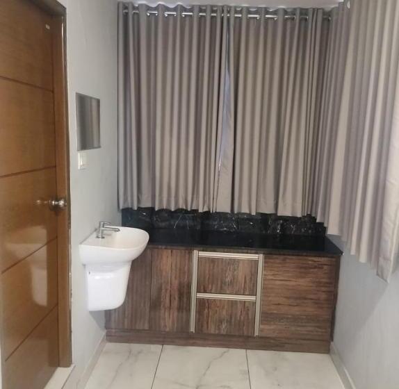 Pension (Hôtel basse catégorie) Dreamland Residency