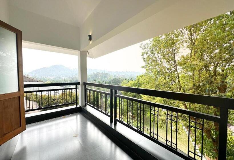 פנסיון Tarang Holiday Homes