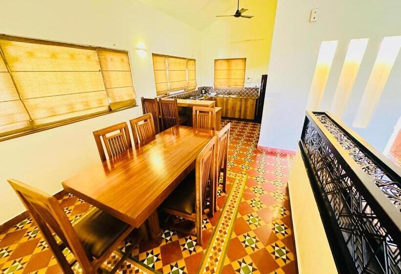 פנסיון Tarang Holiday Homes