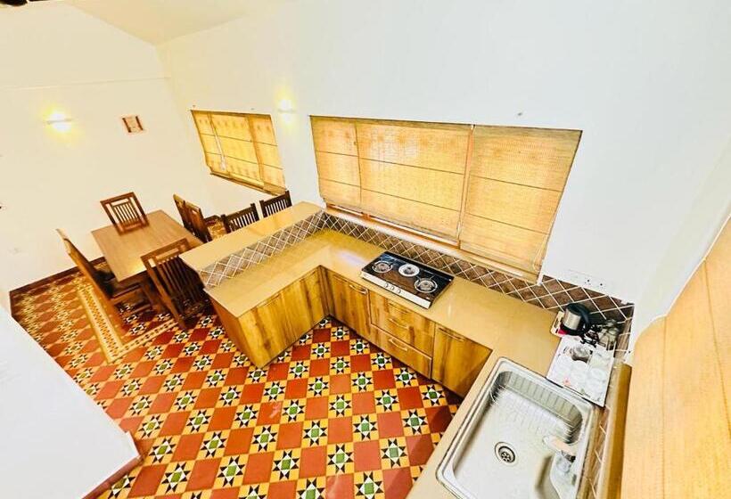 פנסיון Tarang Holiday Homes