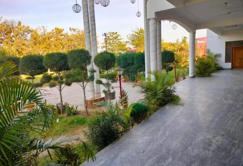 Hotelli Shivaay Garden