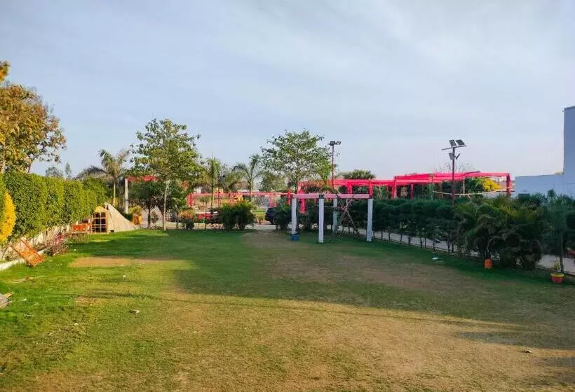 Hotelli Shivaay Garden