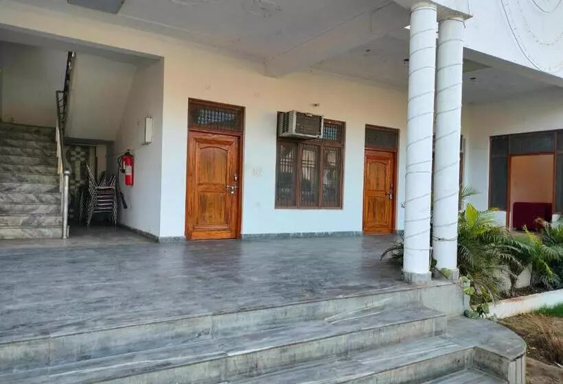 Hotelli Shivaay Garden