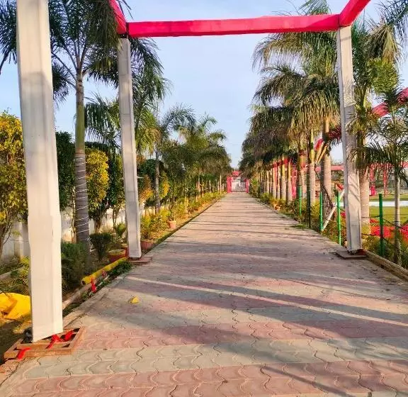 Hotelli Shivaay Garden