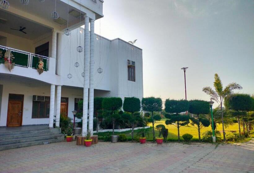 בית מלון כפרי Shivaay Garden