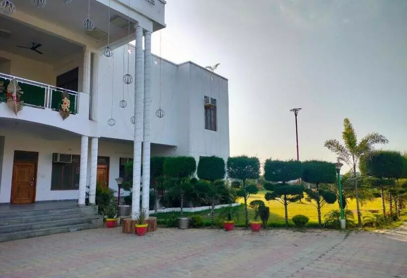 Hotelli Shivaay Garden