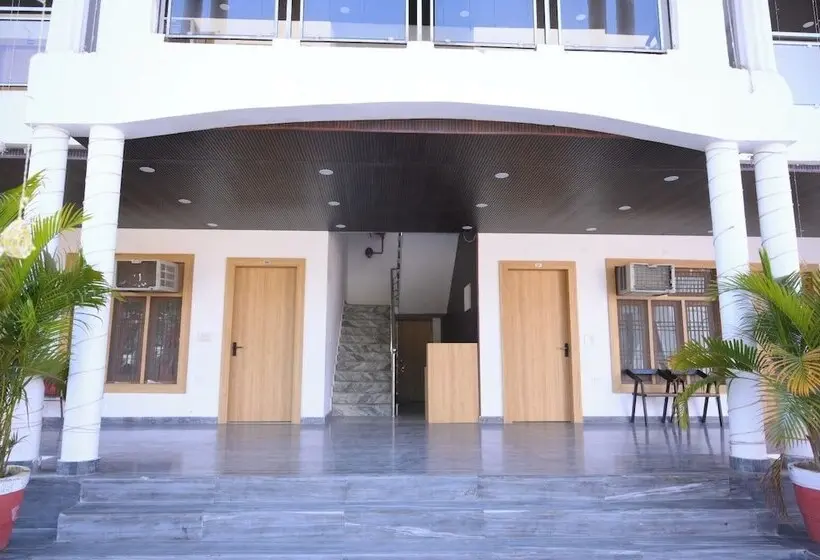 Hotelli Shivaay Garden