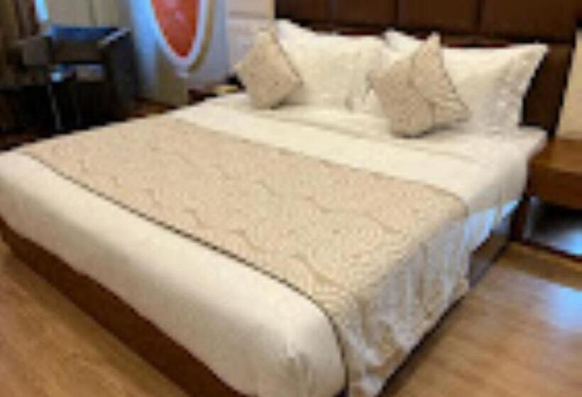 Hotel Meerz , Srinagar