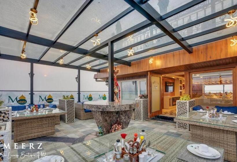 Hotel Meerz , Srinagar