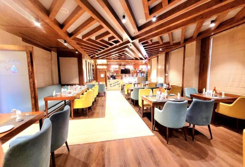 Hotel Meerz , Srinagar