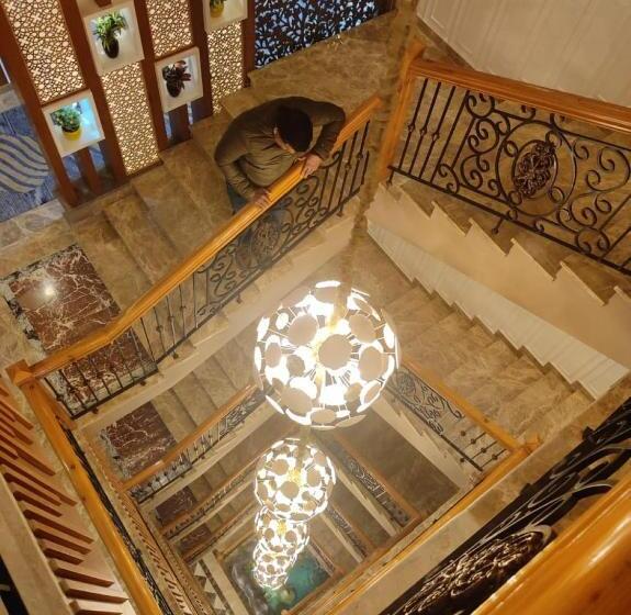 Hotel Meerz , Srinagar