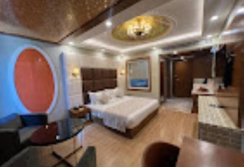 Hotel Meerz , Srinagar