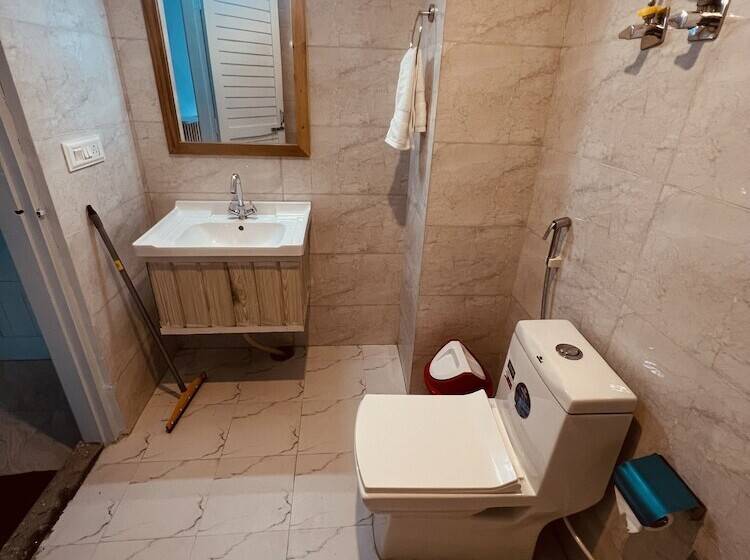 Otel Apple Flower, By Manali Mall Road Resorts, Near Hadimba Temple