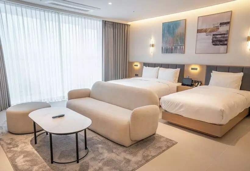 Wavem Hotel West