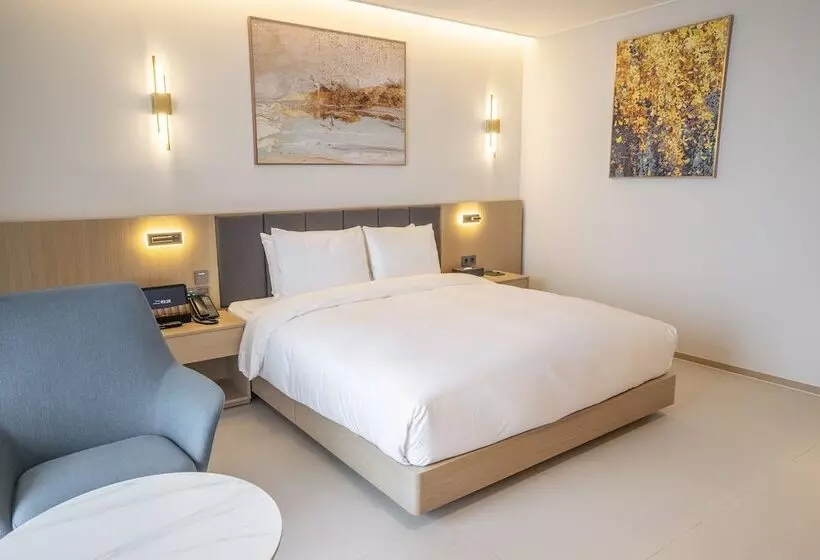 Wavem Hotel West