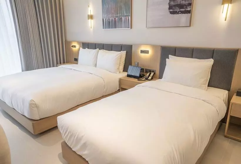 Wavem Hotel West