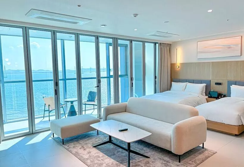 Wavem Hotel West