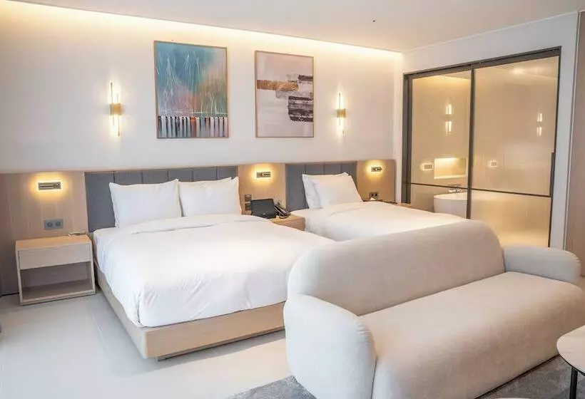 Wavem Hotel West